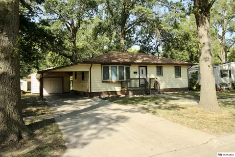 715 Oak St, Crete, NE 68333
