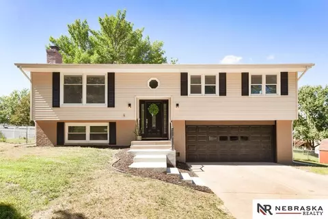 411 Teakwood Dr, Lincoln, NE 68510