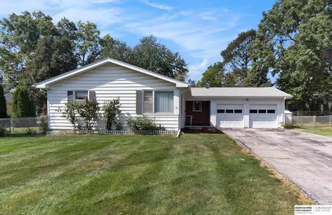 2610 N 102nd St, Omaha, NE 68134