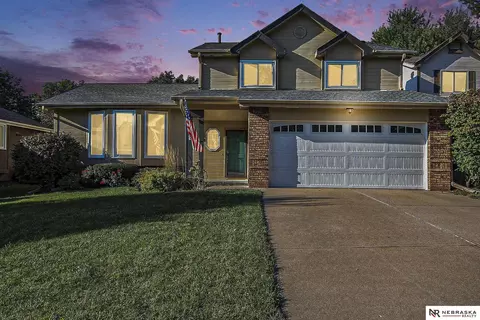 16824 M Cir, Omaha, NE 68135