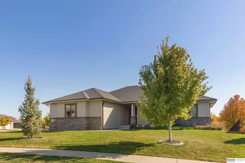 17103 Bondesson St, Bennington, NE 68007 photo 2