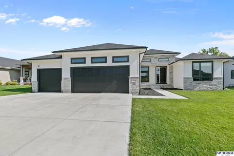 19034 Hackberry Dr, Gretna, NE 68028