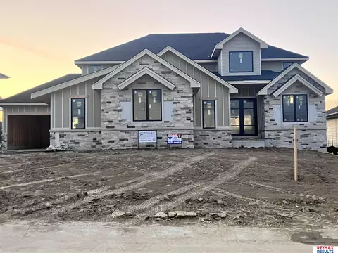 3822 S 213 St, Elkhorn, NE 68022