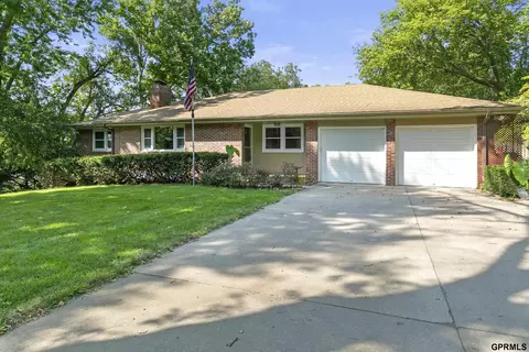 127 Bellevue Blvd S, Bellevue, NE 68005