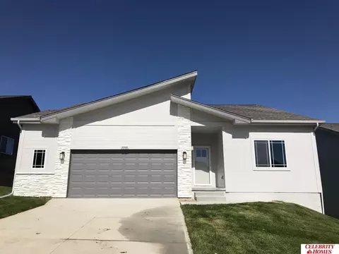 7772 N 112 St, Omaha, NE 68142