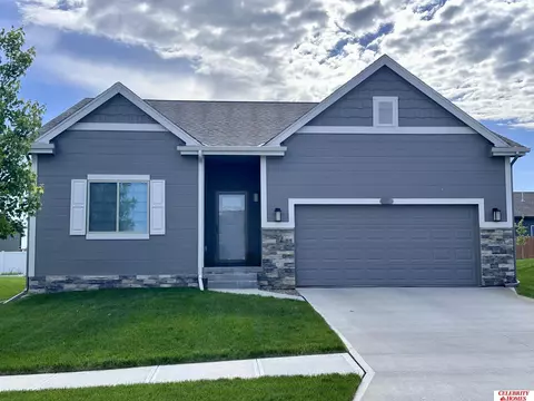 7764 N 112 St, Omaha, NE 68142