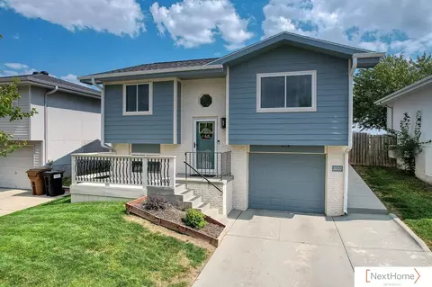 2020 NW 57th St, Lincoln, NE 68528