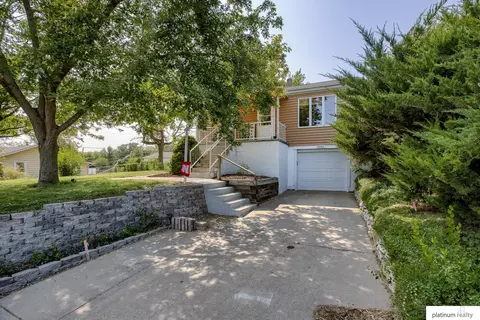5650 S 48th St, Omaha, NE 68117