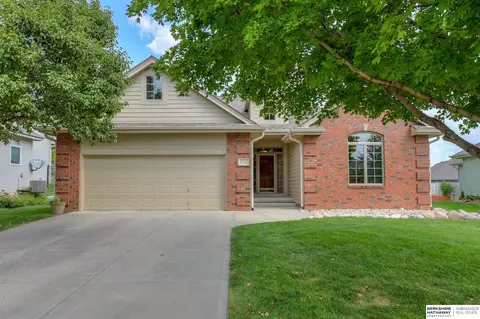 7111 S 100th Cir, La Vista, NE 68128