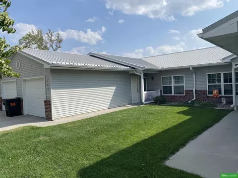 301-307 W Pine St, West Point, NE 68788