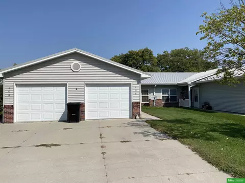 402-408 W Pine St, West Point, NE 68788