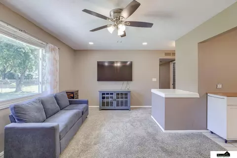700 Northborough Ln, Lincoln, NE 68505