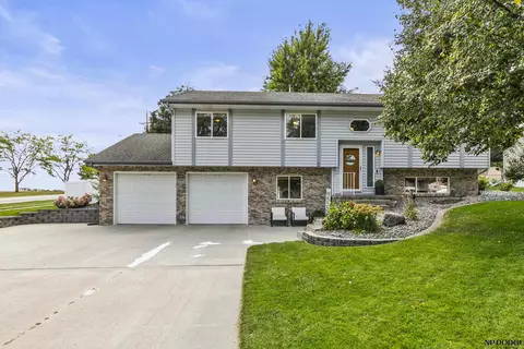13201 Schirra St, Omaha, NE 68138