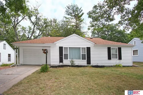 2840 S 33rd St, Lincoln, NE 68506
