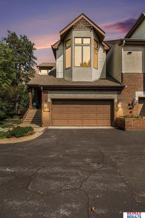 1005 S 93 Ct, Omaha, NE 68114