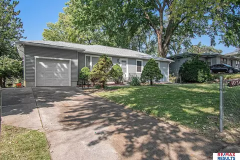 4404 N 56th St, Omaha, NE 68104