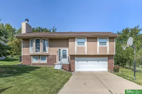 910 Thurston Ave, Bellevue, NE 68123