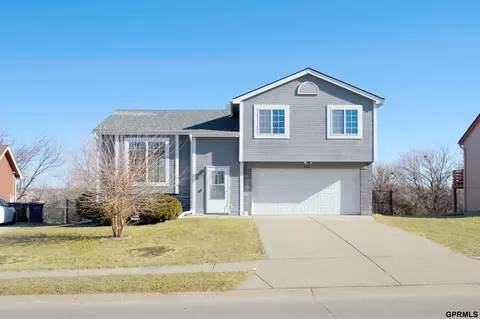 10609 S 17th St, Bellevue, NE 68123