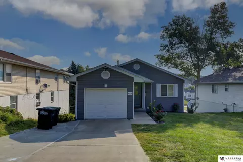 6209 S 42nd St, Omaha, NE 68107