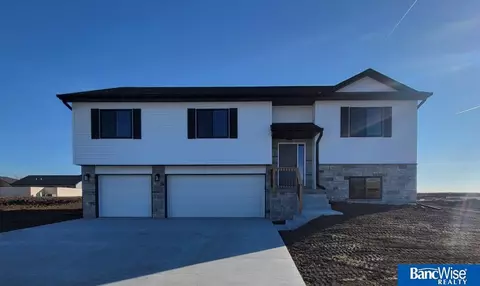 520 Railroad St, Hallam, NE 68368