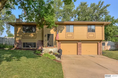 3208 Lookingglass Dr, Bellevue, NE 68123