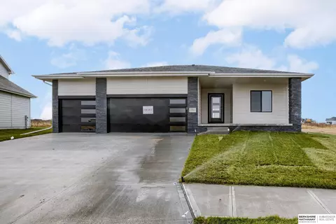 20825 Kansas Ave, Elkhorn, NE 68022