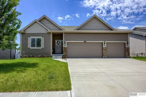 13516 S 50 St, Papillion, NE 68133