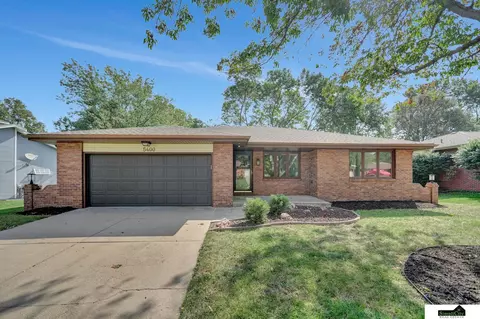 5400 Bison Dr, Lincoln, NE 68516