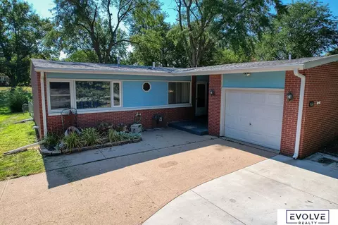 4510 NW 54th St, Lincoln, NE 68524