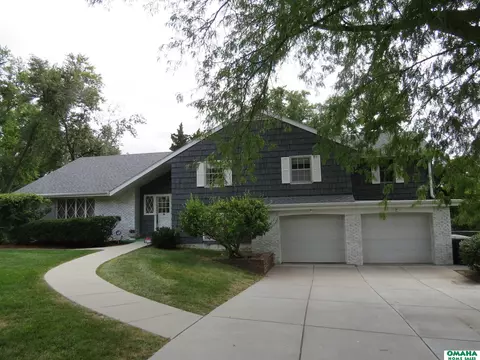 8111 Walnut Cir, Omaha, NE 68124