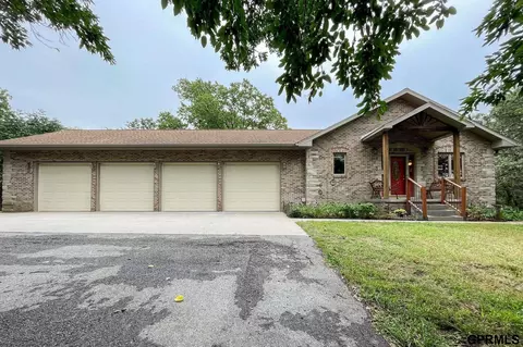 8369 Raven Dr, Louisville, NE 68037