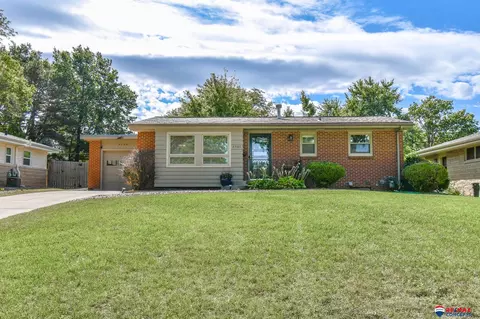 4543 Hill Dr, Lincoln, NE 68510