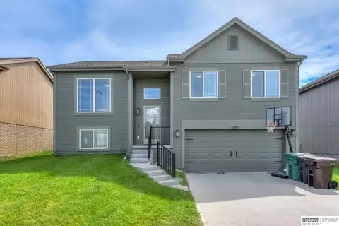 9129 Potter St, Omaha, NE 68122