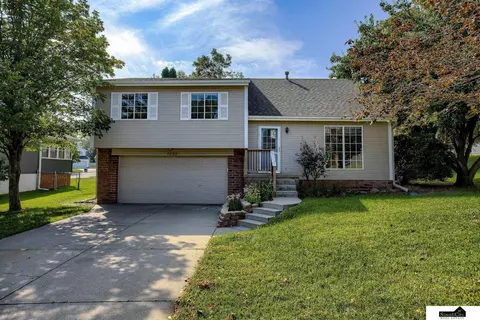 1205 Buckboard Blvd, Papillion, NE 68046