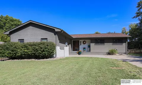 19868 Beverly Manor Ln, Council Bluffs, IA 51503