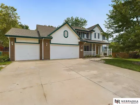 8707 S 98th Cir, La Vista, NE 68128
