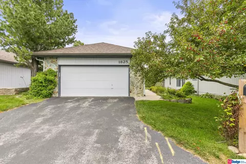 1825 N 95th Plz, Omaha, NE 68114