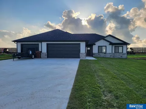 619 Railroad St, Hallam, NE 68368