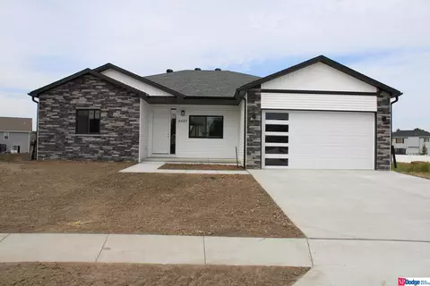 6445 N 12th Ct, Lincoln, NE 68521