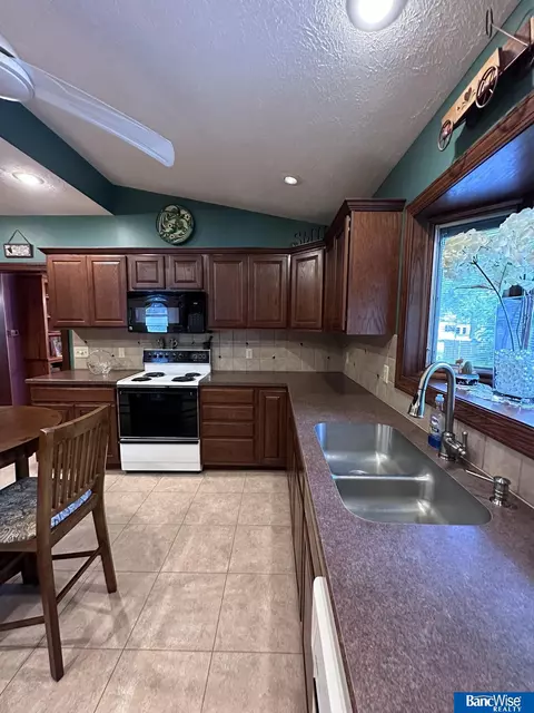 638 N 3rd St, Hampton, NE 68843 photo 23