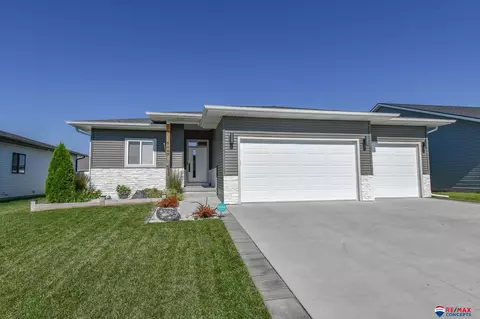 6447 Las Verdes Ln, Lincoln, NE 68523