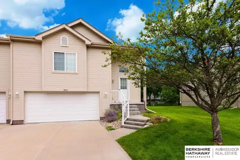 18942 Anne St, Omaha, NE 68135