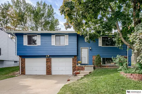 2207 Independence Dr, Lincoln, NE 68521