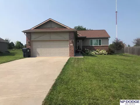 187 Northwood Ln, Palmyra, NE 68418