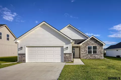 12356 Horizon St, Papillion, NE 68046