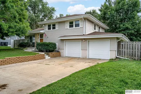 10613 Hilltop Rd, Omaha, NE 68134