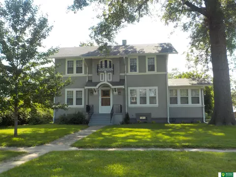 520 S Chestnut St, Friend, NE 68359
