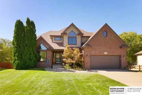 5907 Arrowwood Rd, Lincoln, NE 68526