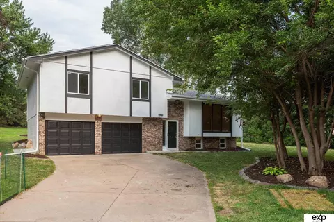 1436 N 146th Plz, Omaha, NE 68154