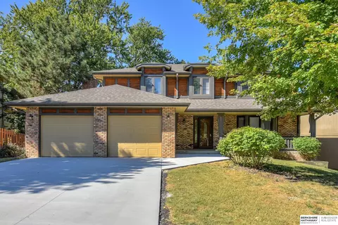 6313 S 79th St, Ralston, NE 68127